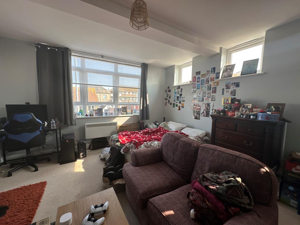 Lot: 89 - FIRST FLOOR STUDIO FLAT FOR INVESTMENT - Studio space
